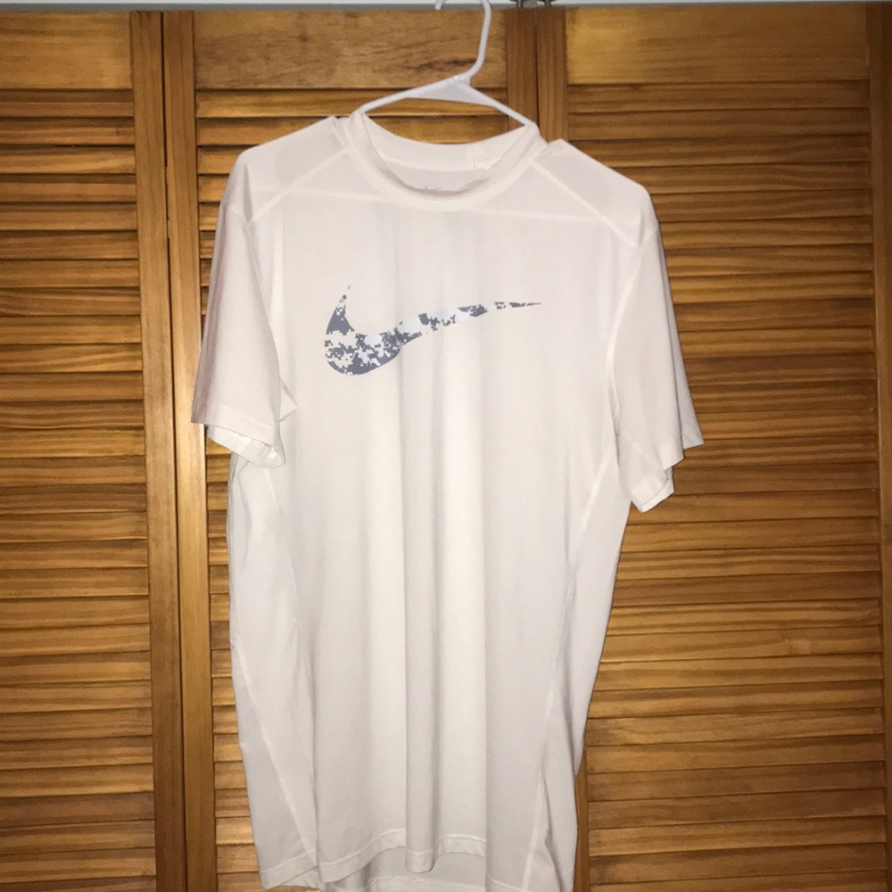 Nike Dri-fit fitted tee shirt (L)